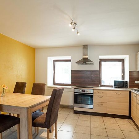 Saeli Apartments Микулов Екстериор снимка