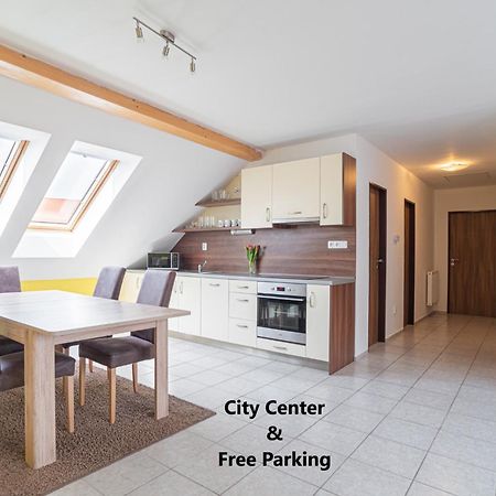 Saeli Apartments Микулов Екстериор снимка