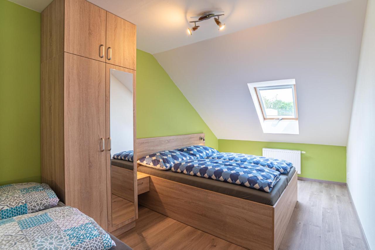 Saeli Apartments Микулов Екстериор снимка