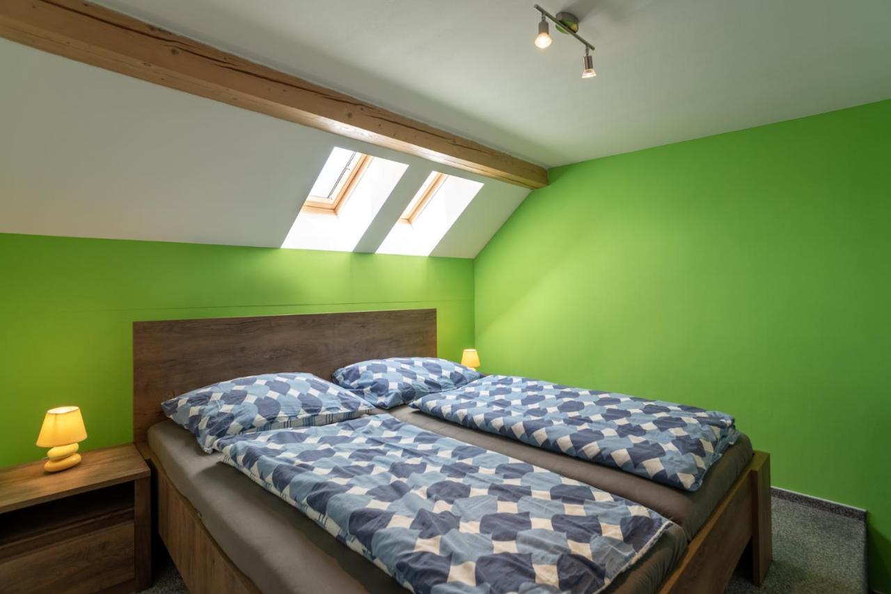 Saeli Apartments Микулов Екстериор снимка