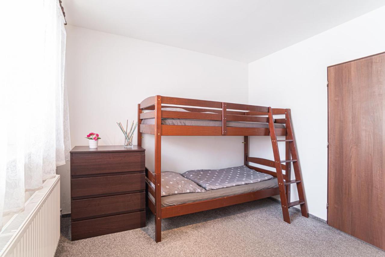 Saeli Apartments Микулов Екстериор снимка